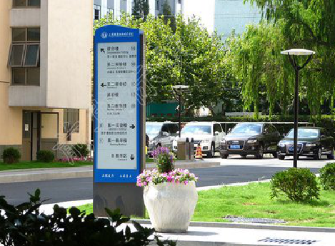 陆川哪些因素影响宣传栏的制作？